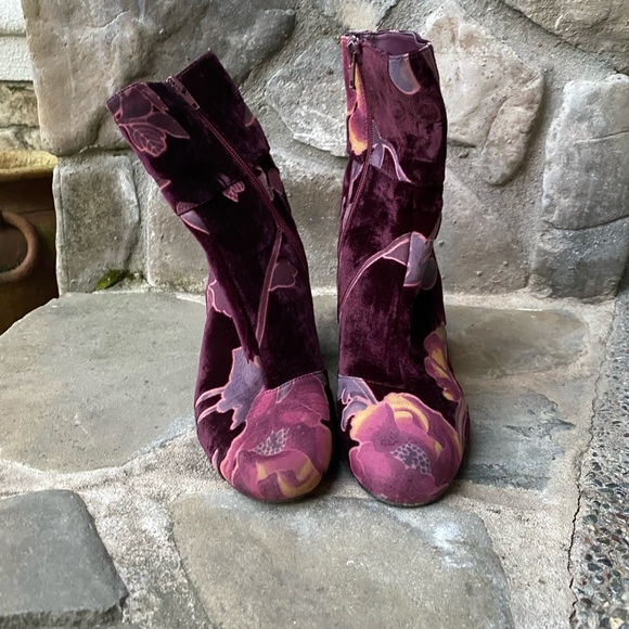 Steve Madden Booties - Picture 2 of 3